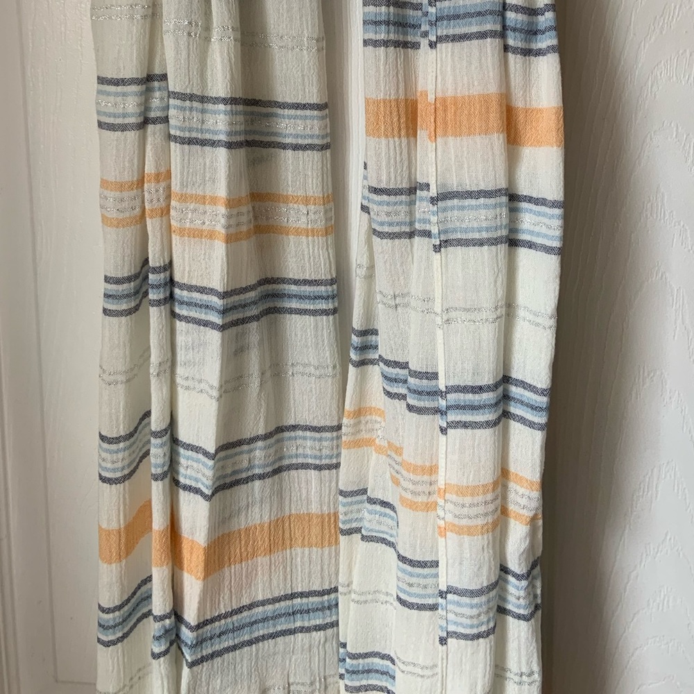 Light Scarf with tassel and silver detail